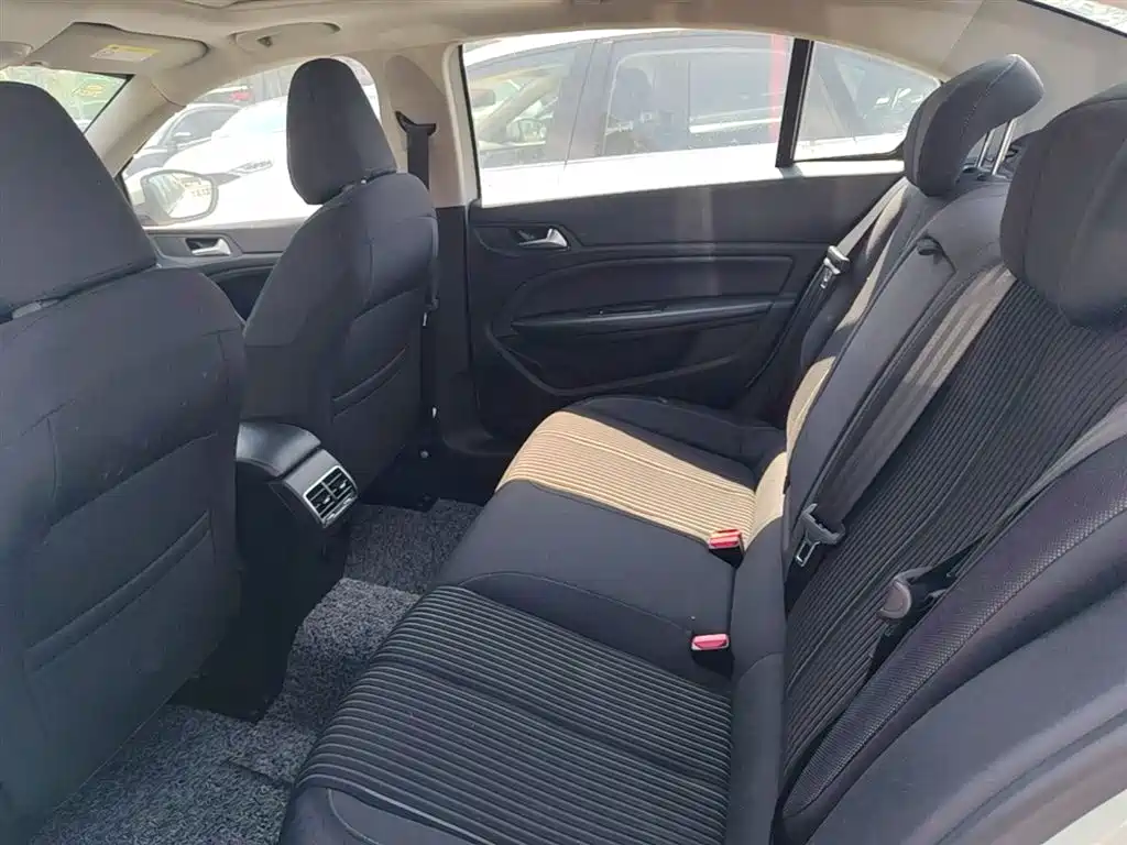 Peugeot 408 2015 Model 1.2T Automatic Luxury Edition фото 17