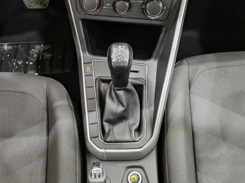 Volkswagen Polo 2019 Plus 1.5L Automatic Panorama Enjoyment Edition фото 13