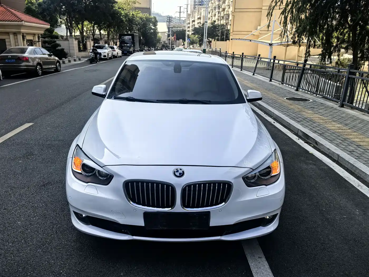BMW 5 Series GT 2013 535i xDrive Luxury фото 2