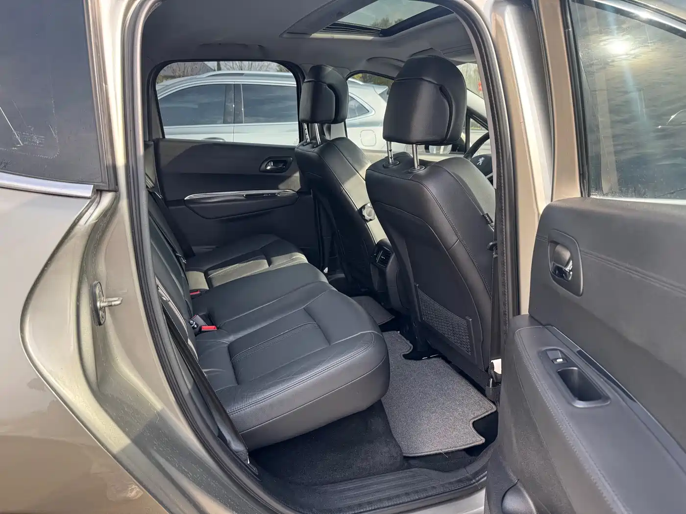 Peugeot 3008 2015 2.0L Automatic Trend Edition фото 10