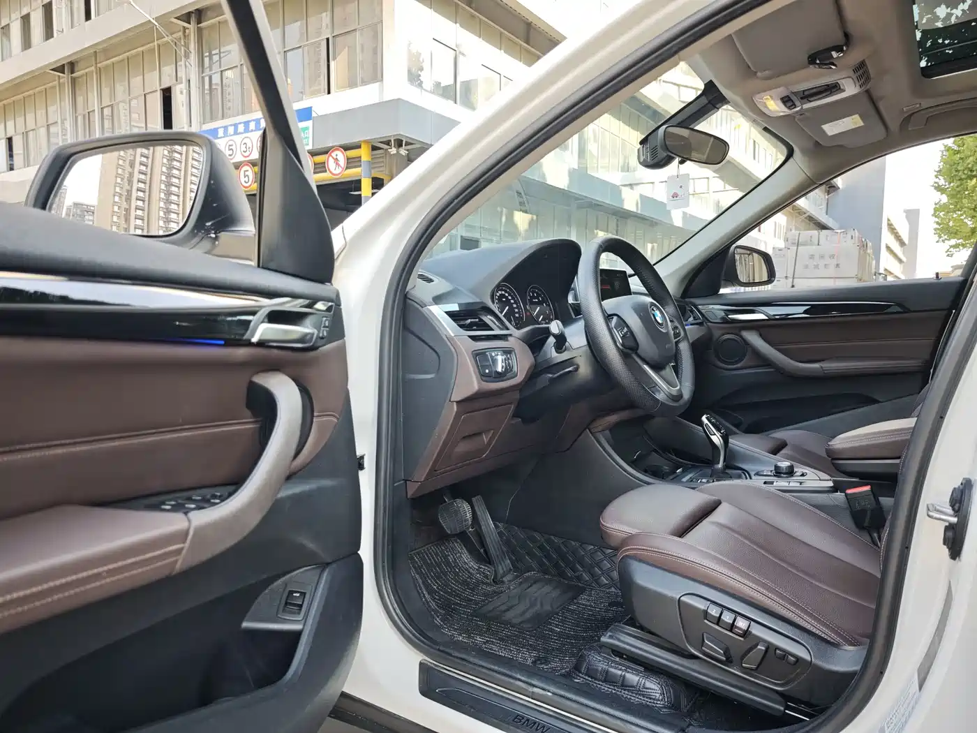 Фото 6 - BMW X1