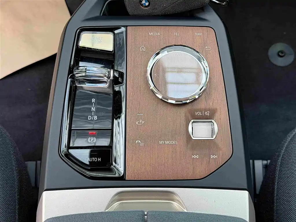 BMW iX 2024 2023 xDrive40