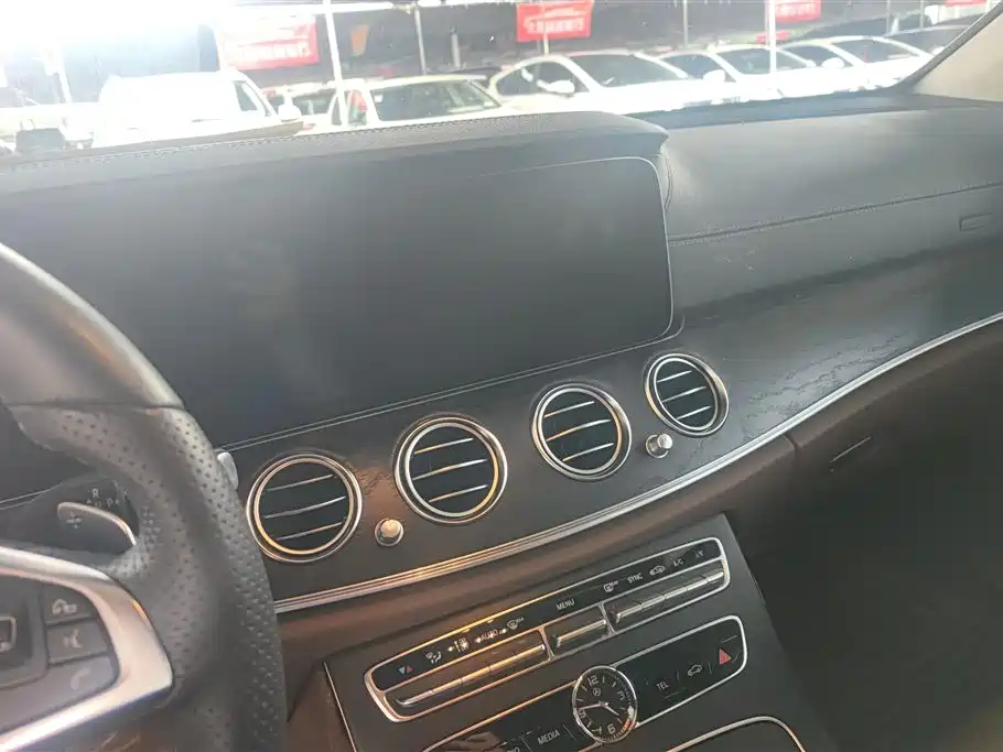 Mercedes-Benz E-Class 2018 E 200 L Sport фото 13