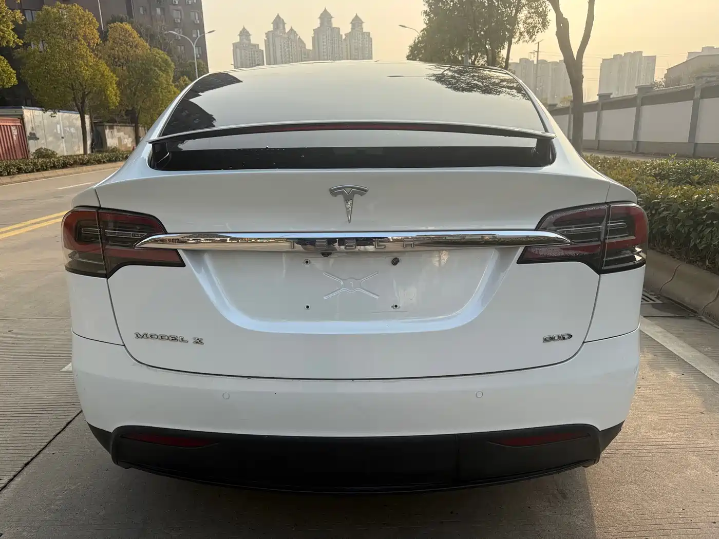 TESLA MODEL X