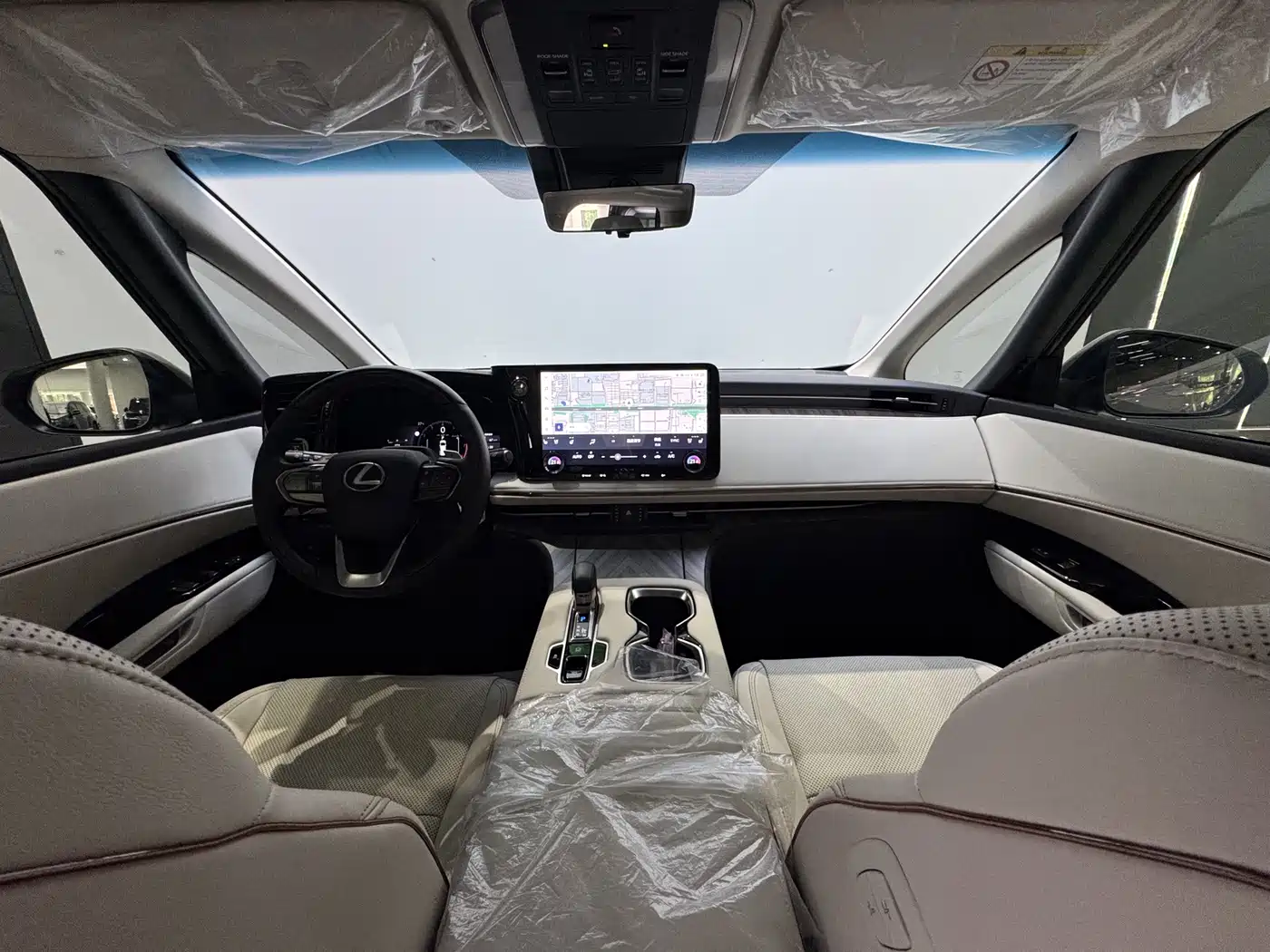 Lexus LM 2023 500h 6-Seater Prestige Edition фото 13