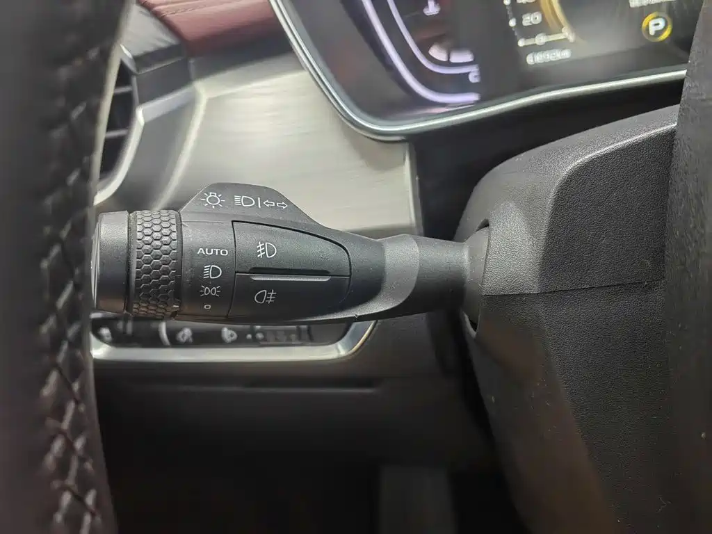 Фото 21 - Geely Binyue