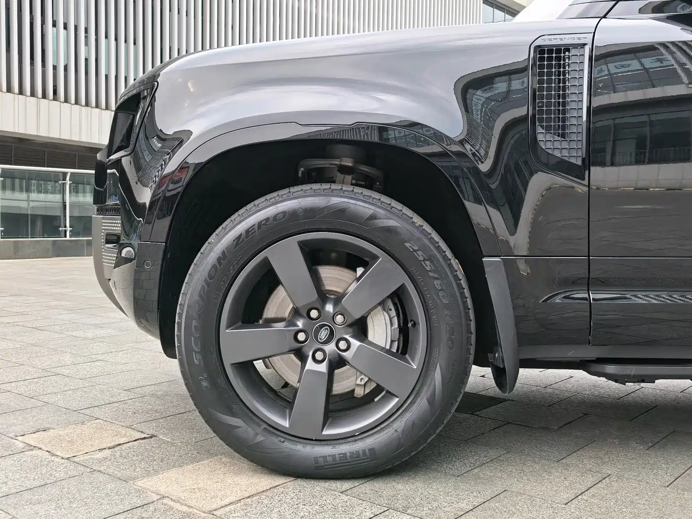 Land Rover Defender 2022 110 P400 X-DYNAMIC HSE фото 8