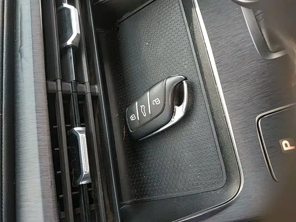 ROEWE RX5 NEW ENERGY