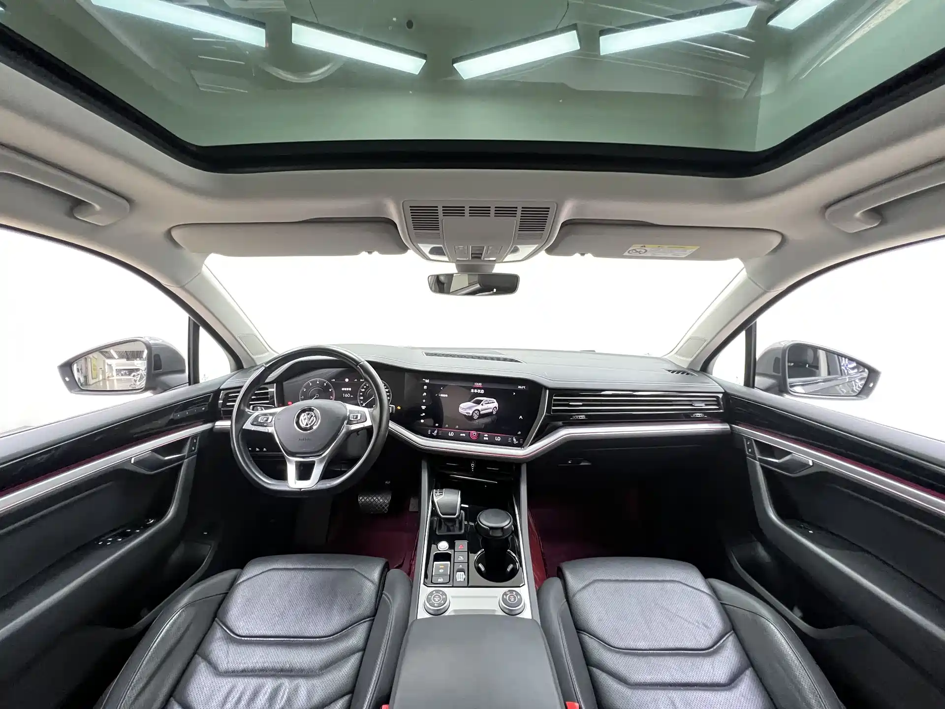 Фото 20 - Volkswagen Touareg