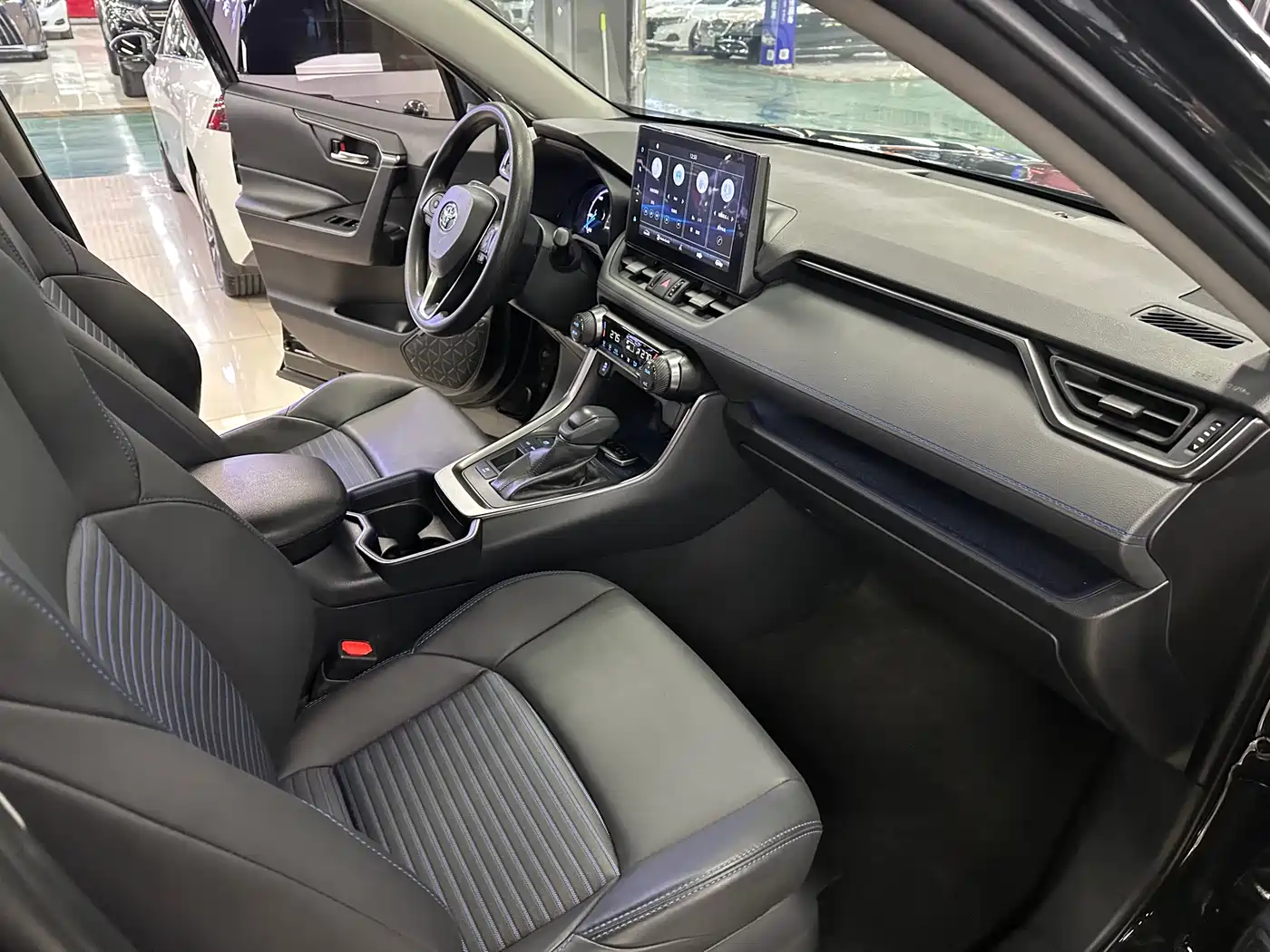 Toyota Wildlander 2020 Hybrid 2.5L E-CVT FWD Tech Edition фото 9