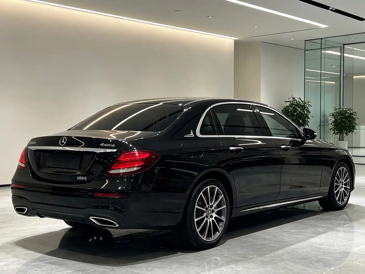 Фото 9 - Mercedes-Benz E-Class