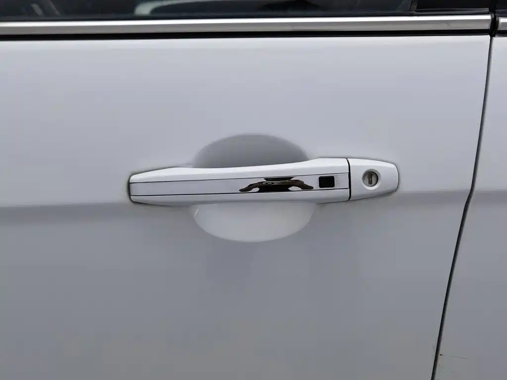 Фото 18 - Geely Emgrand
