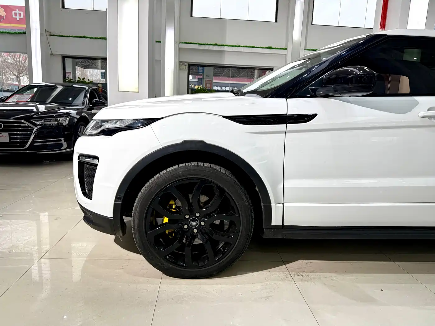 Land Rover Range Rover Evoque 2018 240PS SE DYNAMIC Smart Edition фото 4