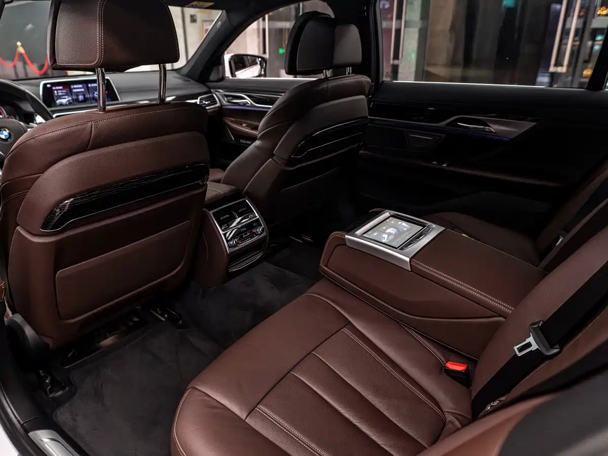 BMW 7 Series 2018 730Li Leading Type M Sport Package фото 9