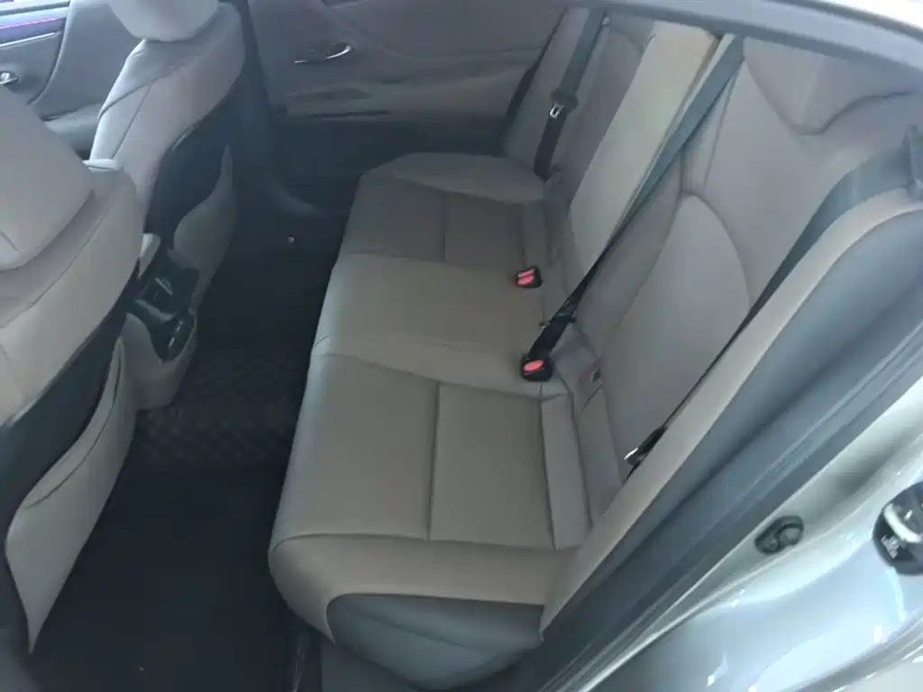 Lexus ES 2026 2025 200 Ultimate Edition