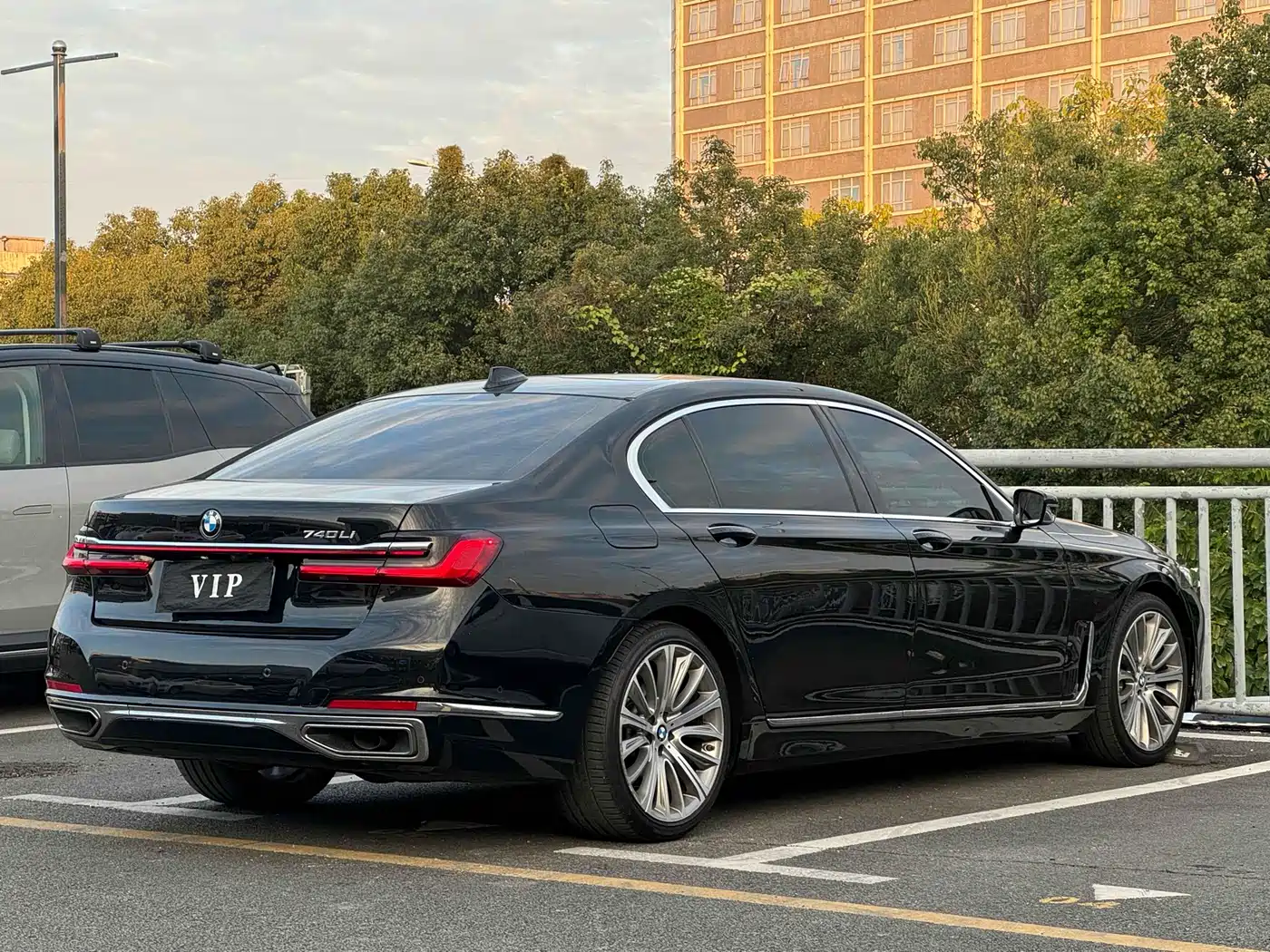 BMW 7 Series 2016 740Li Leading Edition фото 7