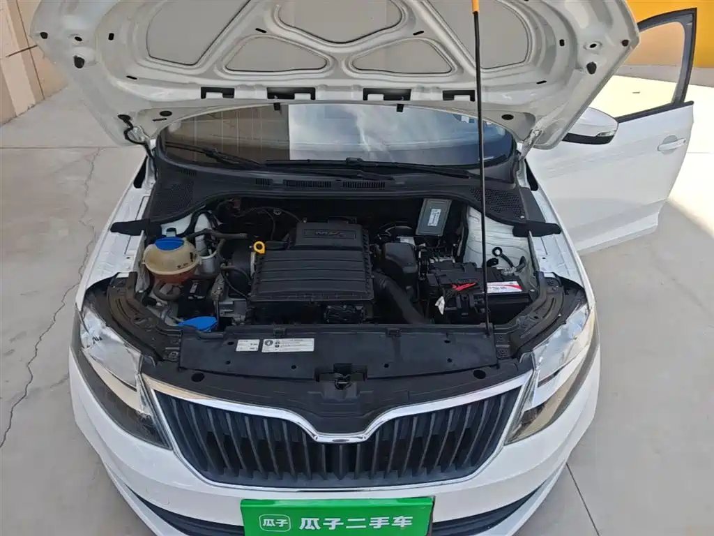 Škoda Rapid 2018 1.4L Manual Standard Edition фото 20