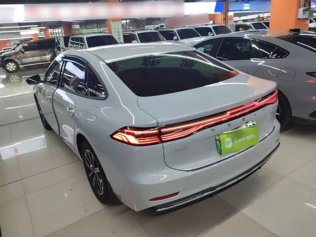 Geely Galaxy Galaxy A7 2025 EM-i 70km Luxury Edition фото 23