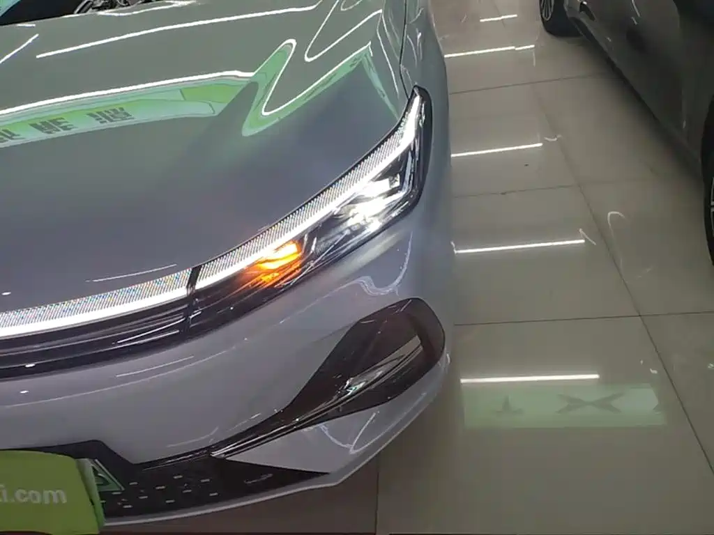 Geely Galaxy Galaxy A7 2025 EM-i 70km Luxury Edition фото 18