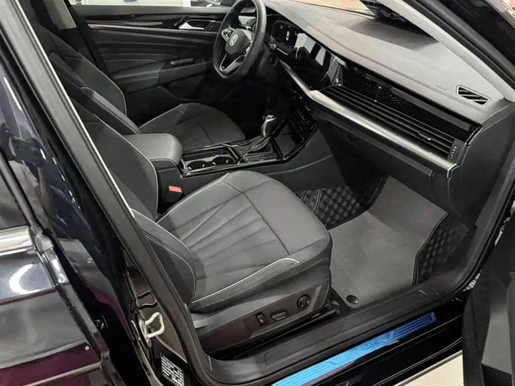 Volkswagen Passat 2024 380TSI Elite Edition фото 19