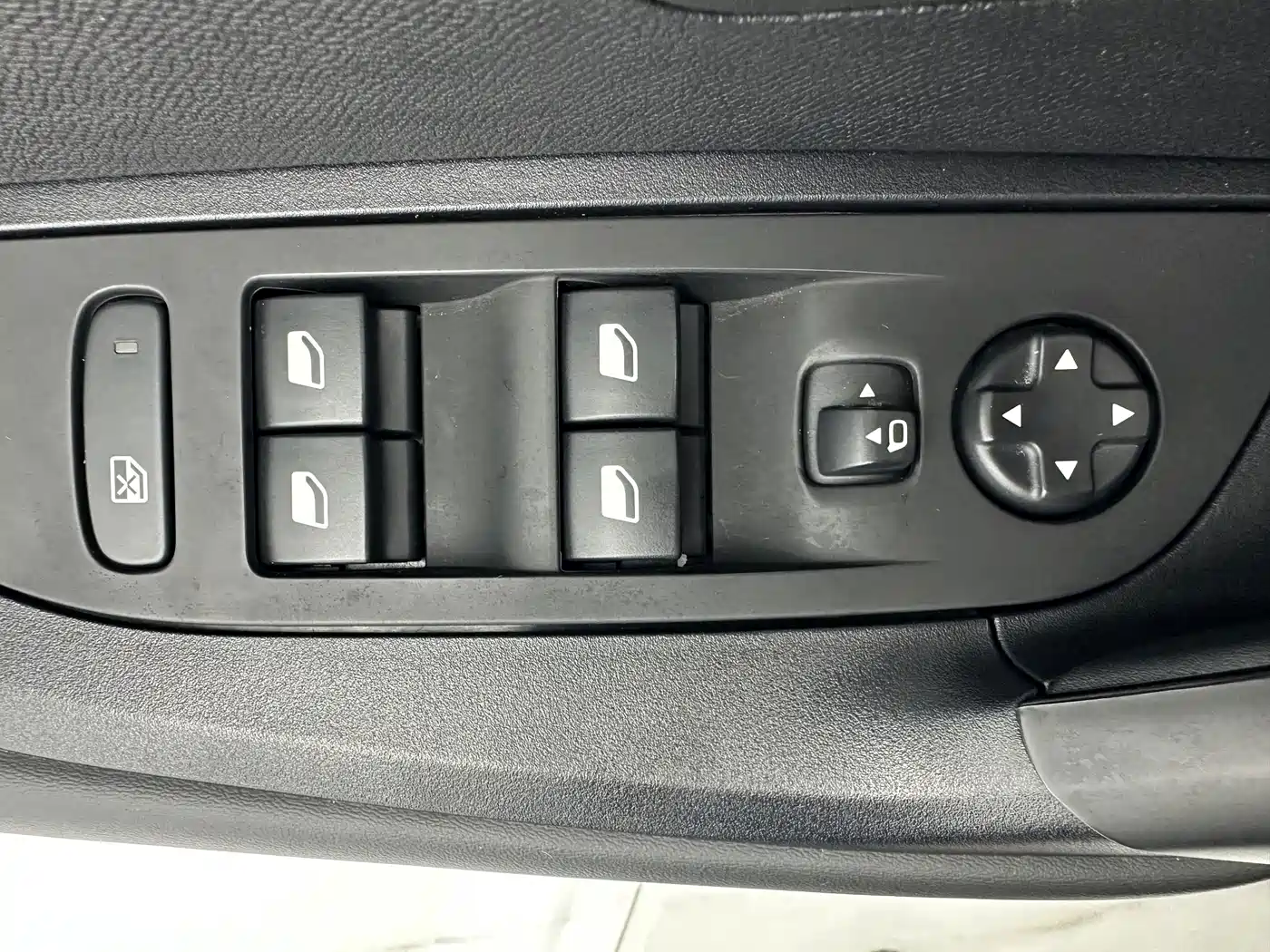 Peugeot 2008 2024 2022 230THP THE ONE