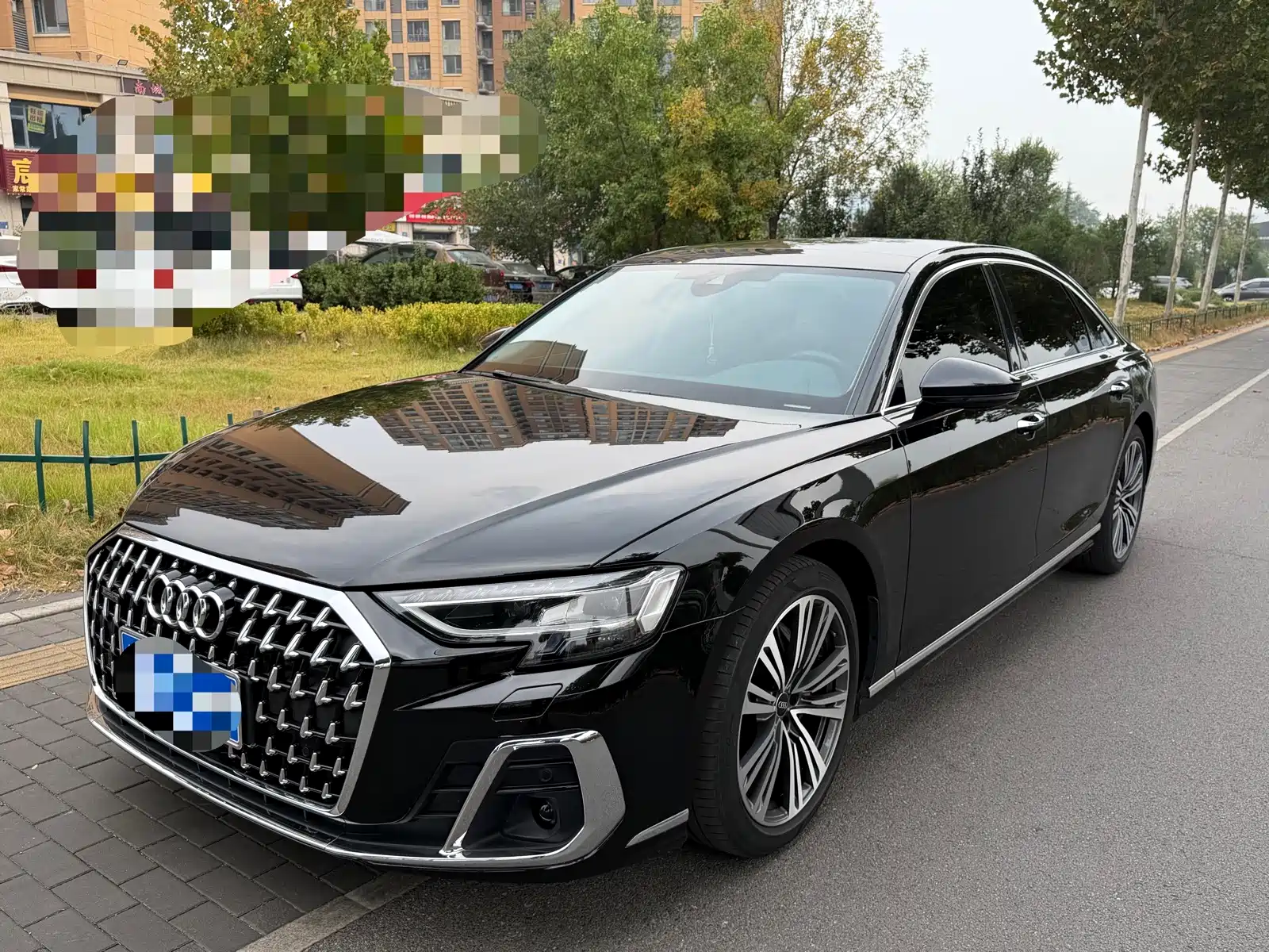 Фото 1 - Audi A8