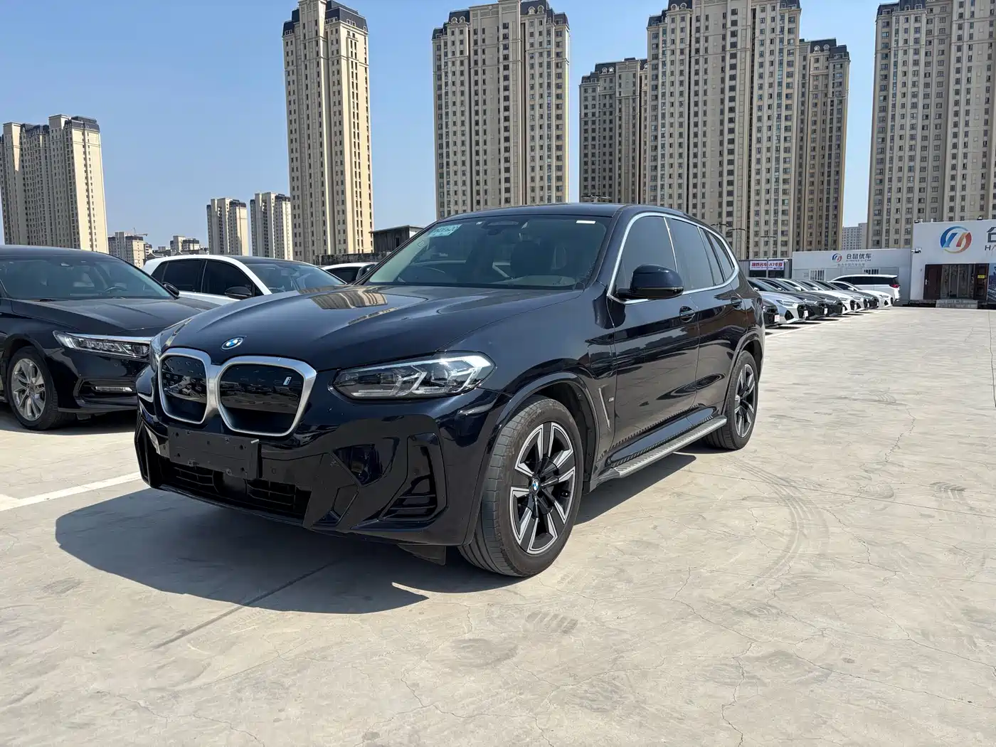 BMW iX3 2022 Leading Edition