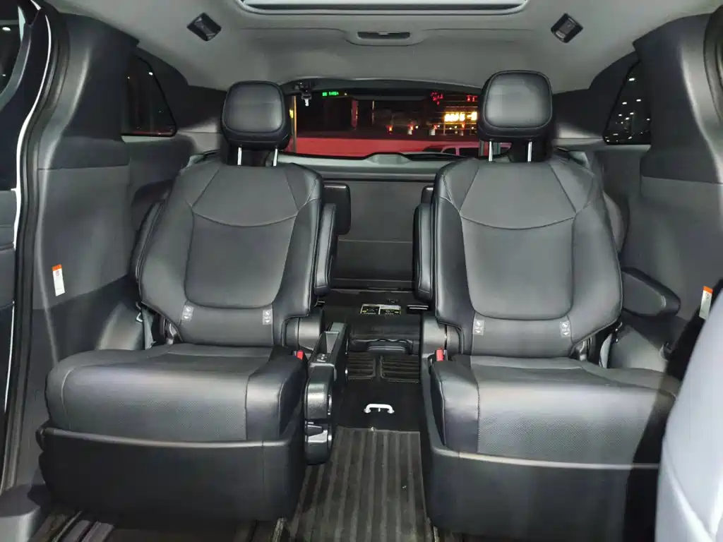 Toyota Granvia 2025 2024 2.5L Hybrid Premium PLUS