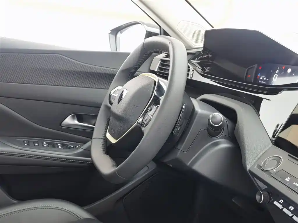 Peugeot 408X 2023 Gravity Edition фото 22