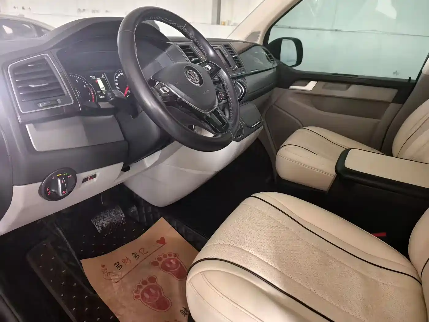 Volkswagen Caravelle 2019 2.0TSI 4WD Luxury 7-seater фото 4