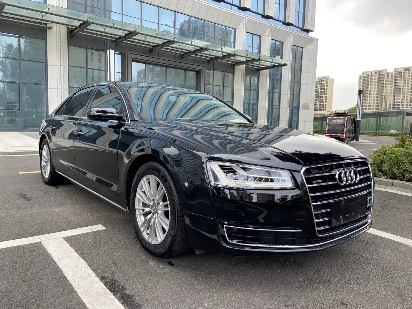 Photo 7 - Audi A8