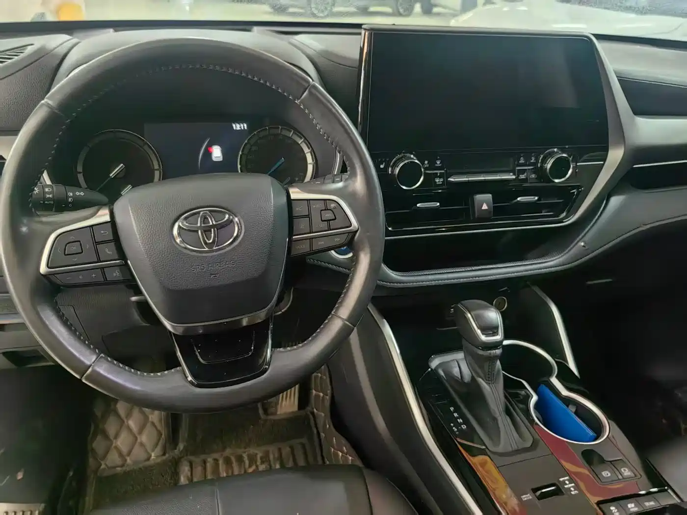 Toyota Highlander 2022 Model Dual Engine 2.5L 4WD Premium Edition 7-Seater фото 6