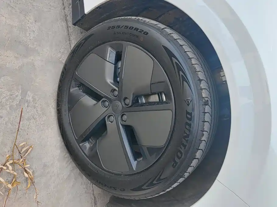Li Auto i6 2026 2025 2WD Base Model