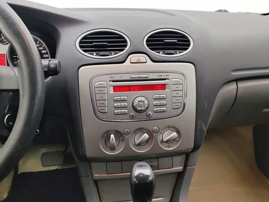 Ford Focus 2013 2013 Hatchback Classic 1.8L Automatic Base