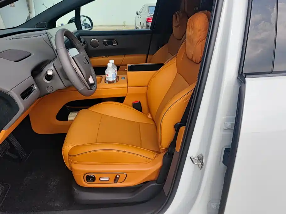 Li Auto i6 2026 2025 2WD Base Model