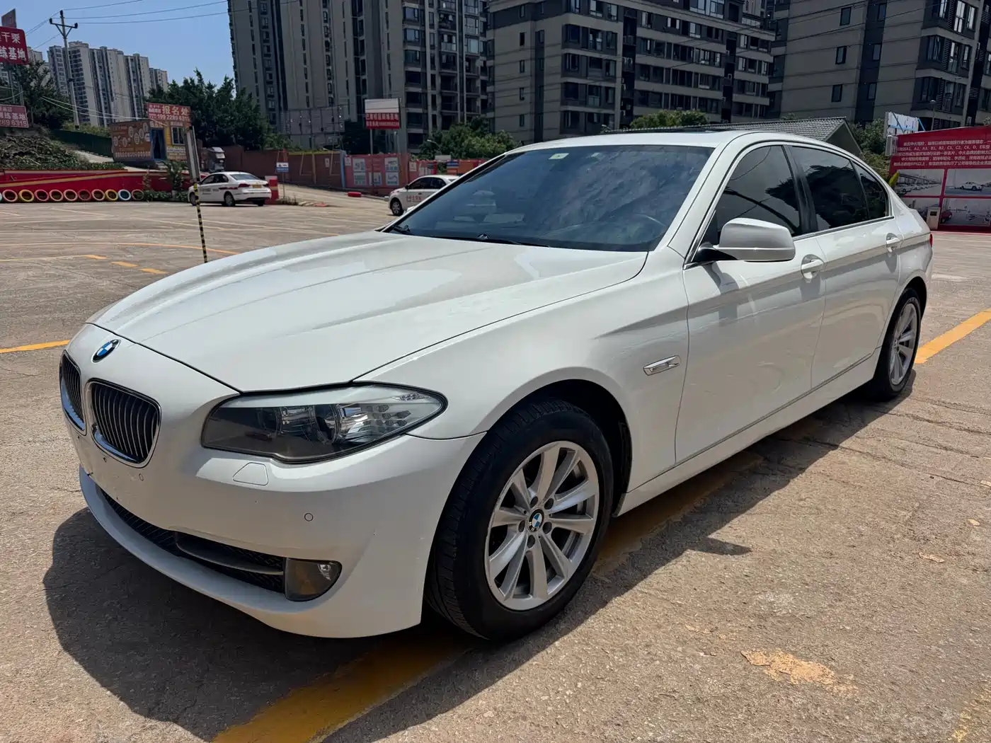 BMW 5 Series 2013 525Li Leadership фото 3