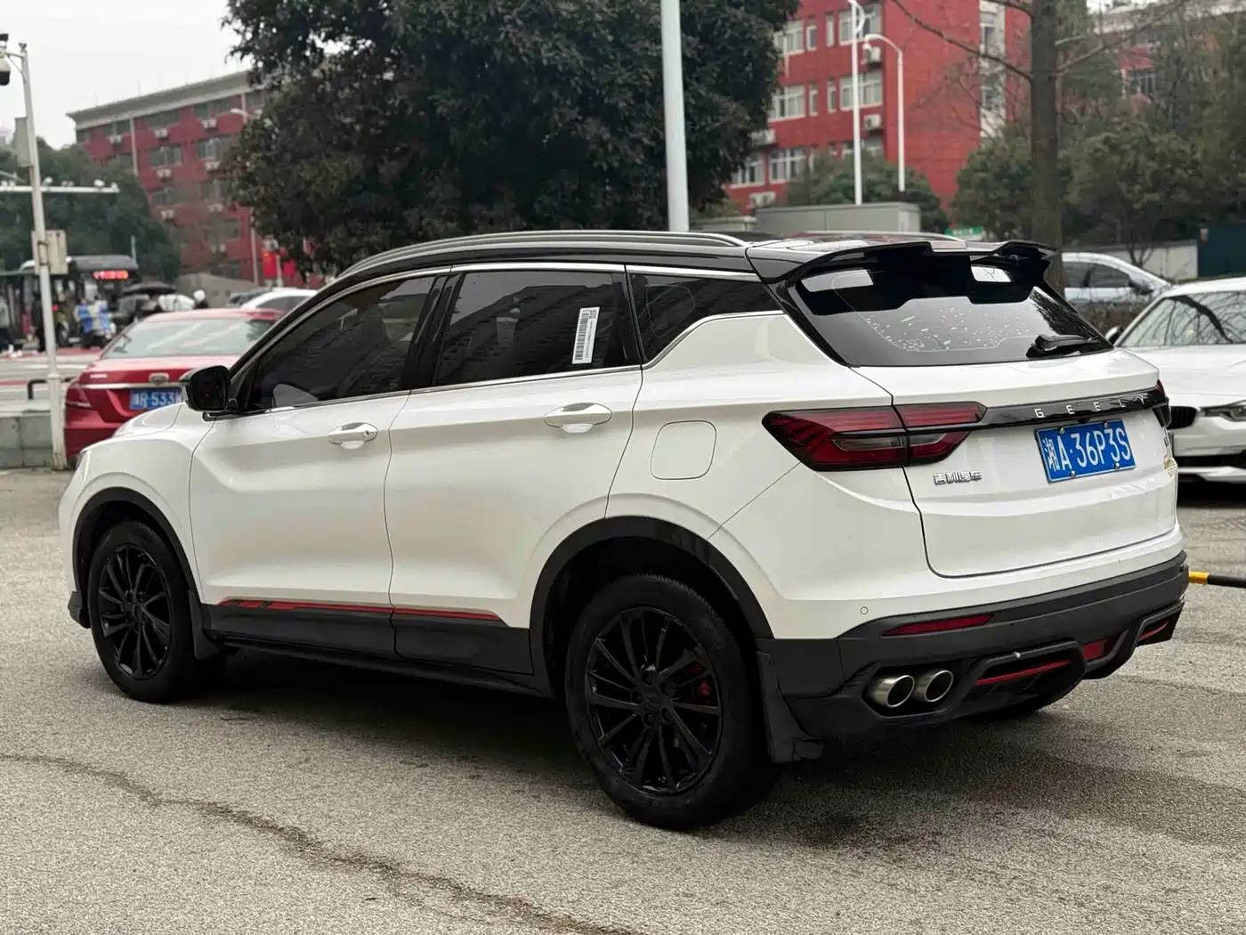 Фото 6 - Geely Binyue