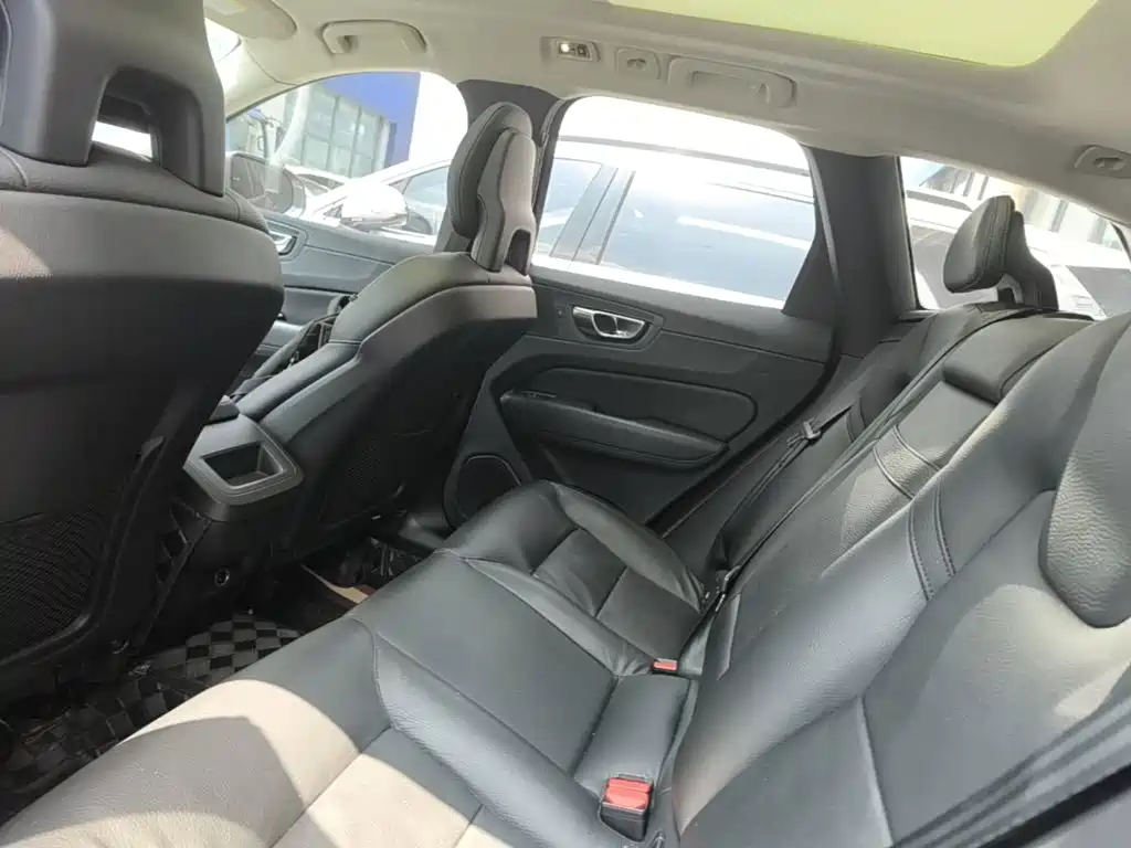 Фото 17 - Volvo XC60