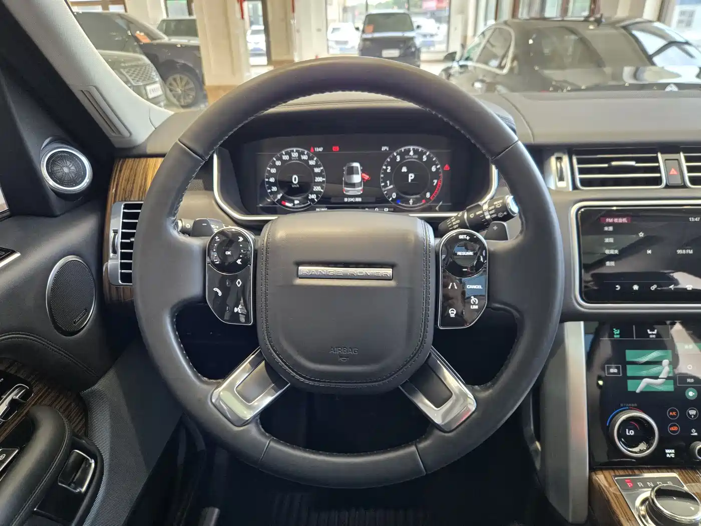 Land Rover Range Rover 2018 3.0 SC V6 Vogue Heritage Extended Edition фото 18