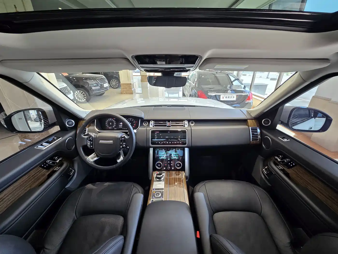 Land Rover Range Rover 2018 3.0 SC V6 Vogue Heritage Extended Edition фото 16