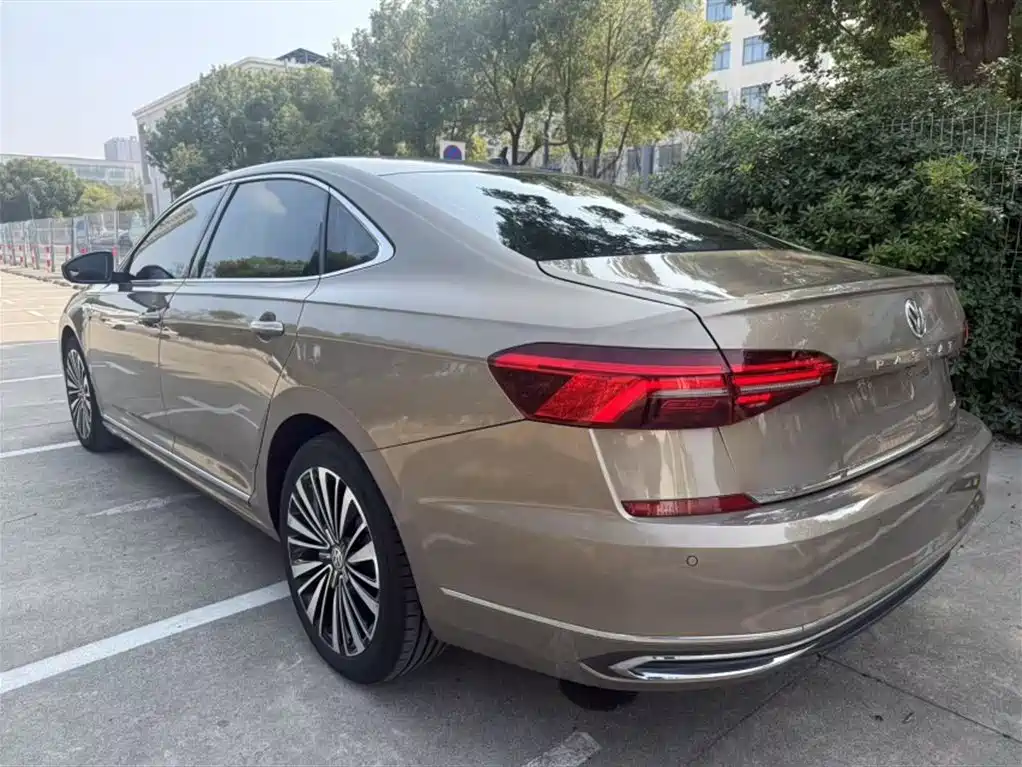 Volkswagen Passat 2019 Model 330TSI Luxury Edition China V фото 24