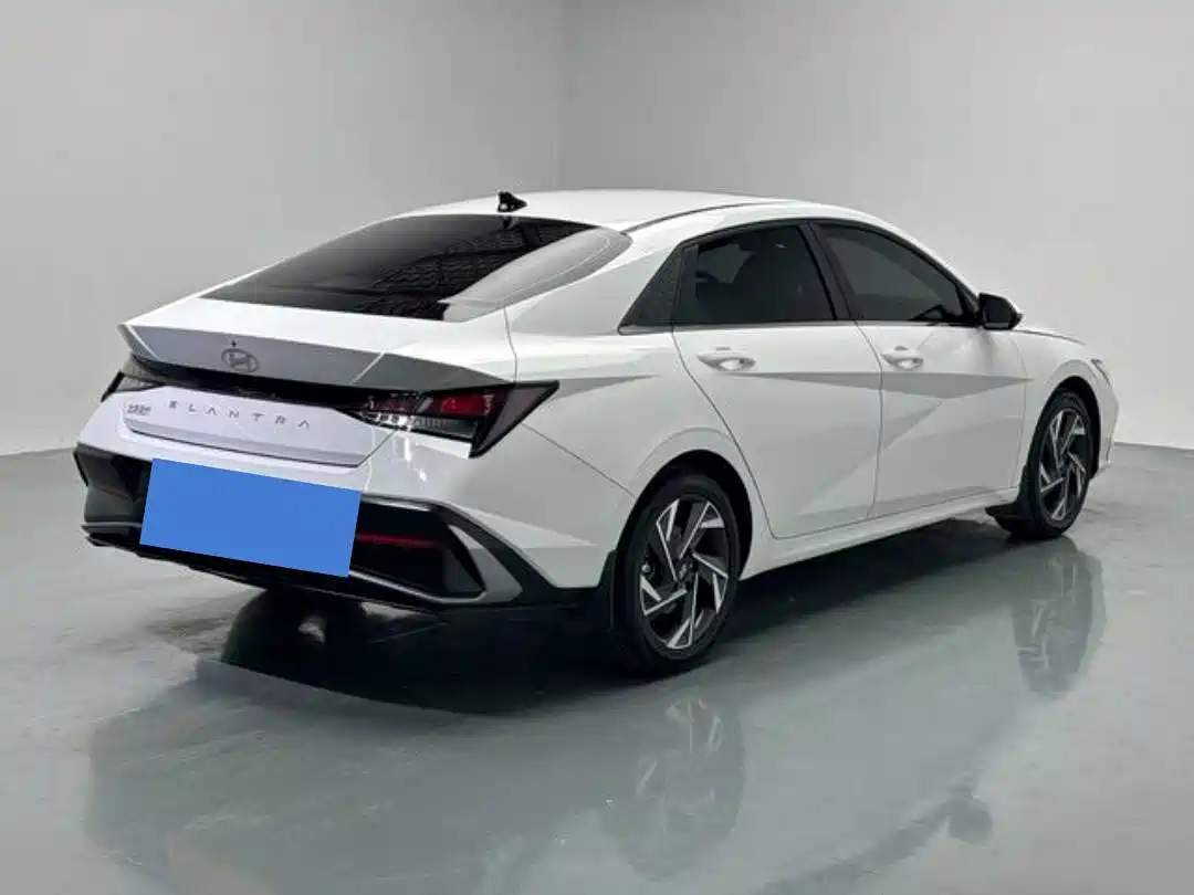 Hyundai Elantra 2023 1.5L CVT GLX Elite Edition фото 7