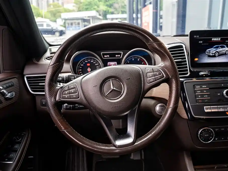Mercedes-Benz GLE 2018 GLE 400 4MATIC Ultimate Edition фото 19