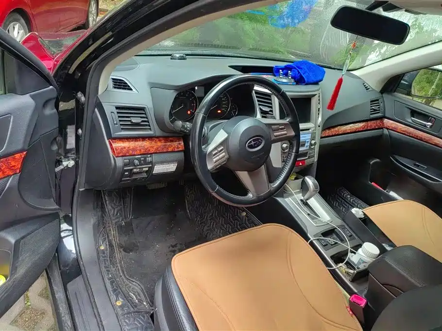 Subaru Outback 2011 2.5i Luxury Edition фото 12