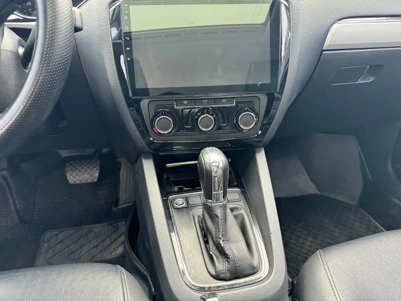 Volkswagen Sagitar 2017 230TSI Automatic Comfort фото 6
