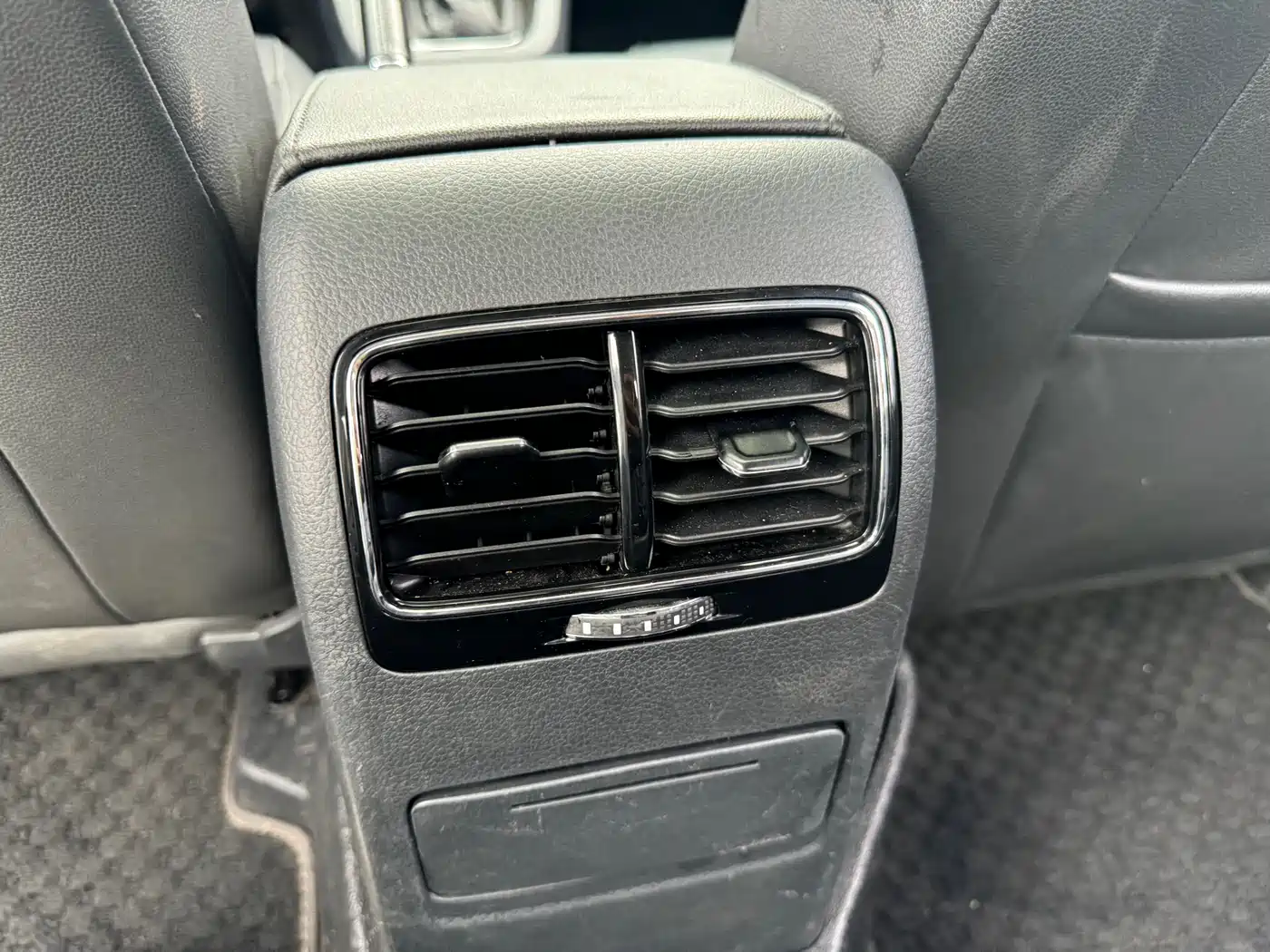 Volkswagen Sagitar 2017 230TSI Automatic Comfort фото 7