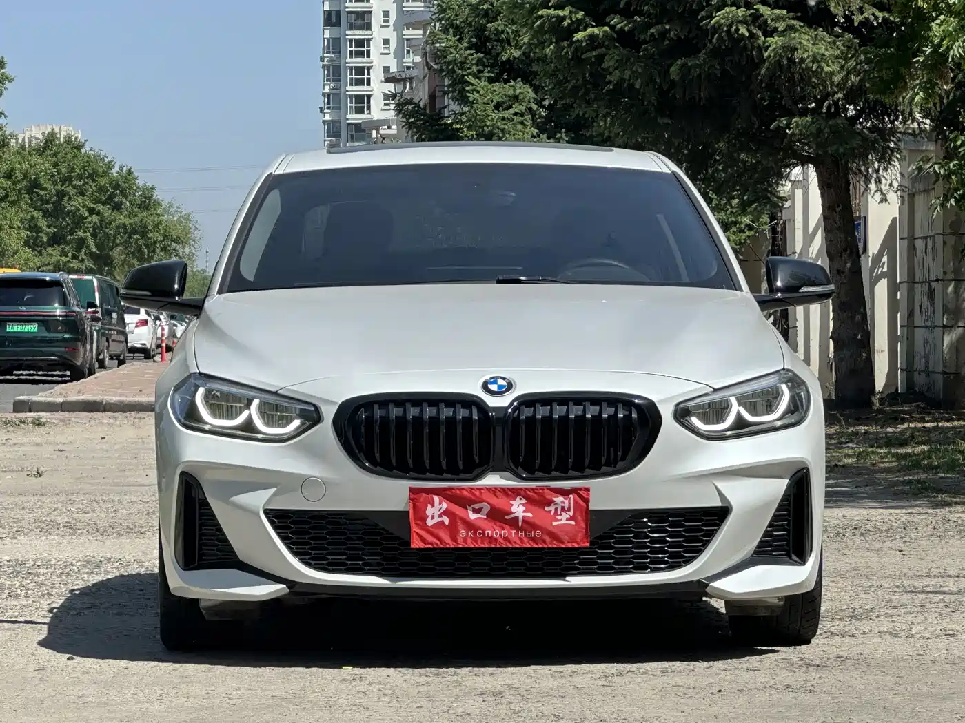 BMW 1 Series 2023 120i M Sport Shadow Edition фото 2