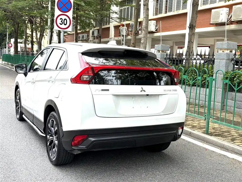 Mitsubishi Eclipse Cross 2018 1.5T CVT 2WD Fearless Edition фото 9