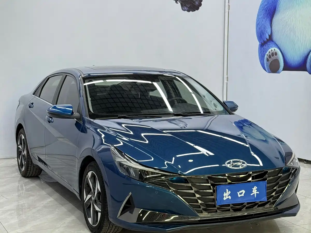 Hyundai Elantra 2021 1.5L CVT LUX Premium Edition фото 3
