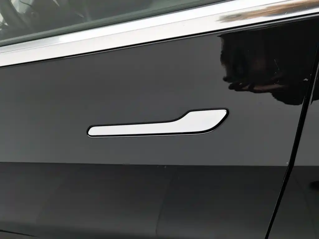Photo 18 - Tesla Model 3